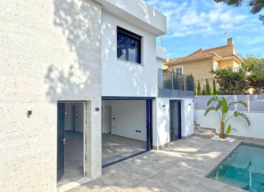 Chalet de 4 habitaciones en Los Balcones en venta con piscina - 495.000 € (Ref: 8829978)