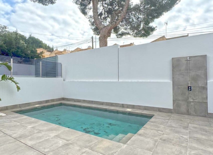 Chalet de 4 habitaciones en Los Balcones en venta con piscina - 495.000 € (Ref: 8829978)