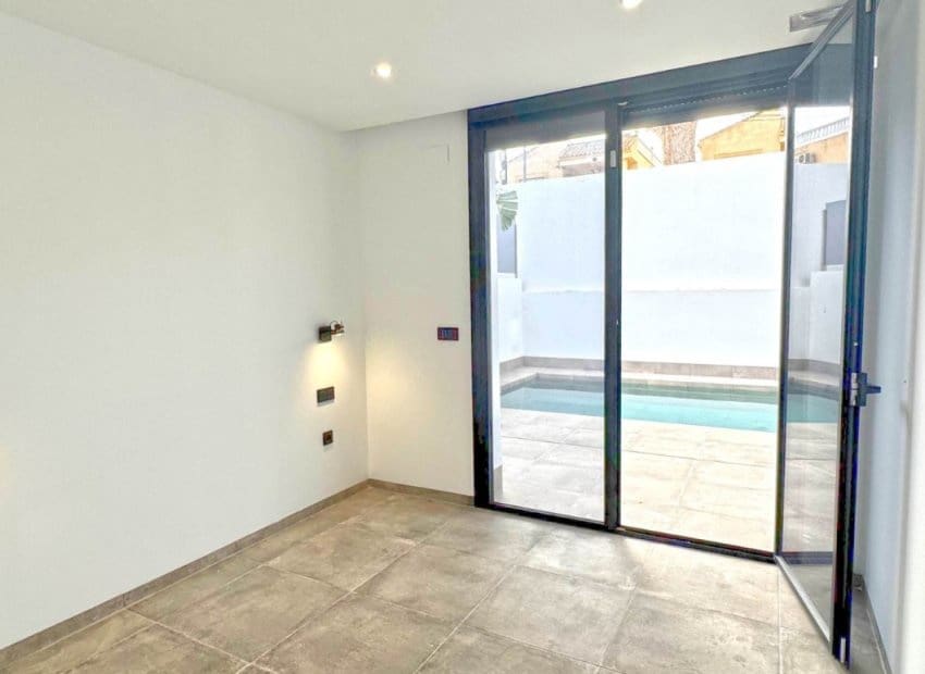 Chalet de 4 habitaciones en Los Balcones en venta con piscina - 495.000 € (Ref: 8829978)