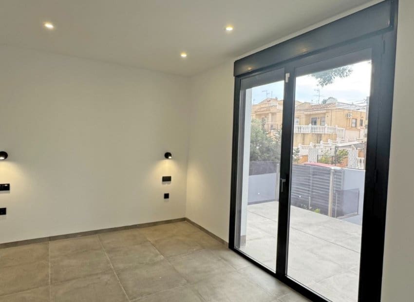 Chalet de 4 habitaciones en Los Balcones en venta con piscina - 495.000 € (Ref: 8829978)