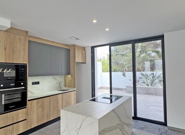 Chalet de 4 habitaciones en Los Balcones en venta con piscina - 495.000 € (Ref: 8829978)