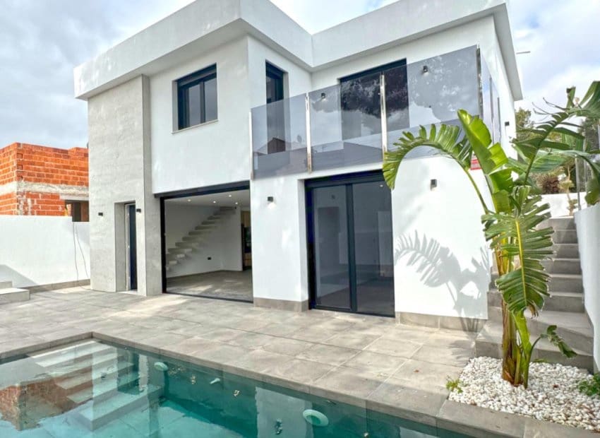 Chalet de 4 habitaciones en Los Balcones en venta con piscina - 495.000 € (Ref: 8829978)