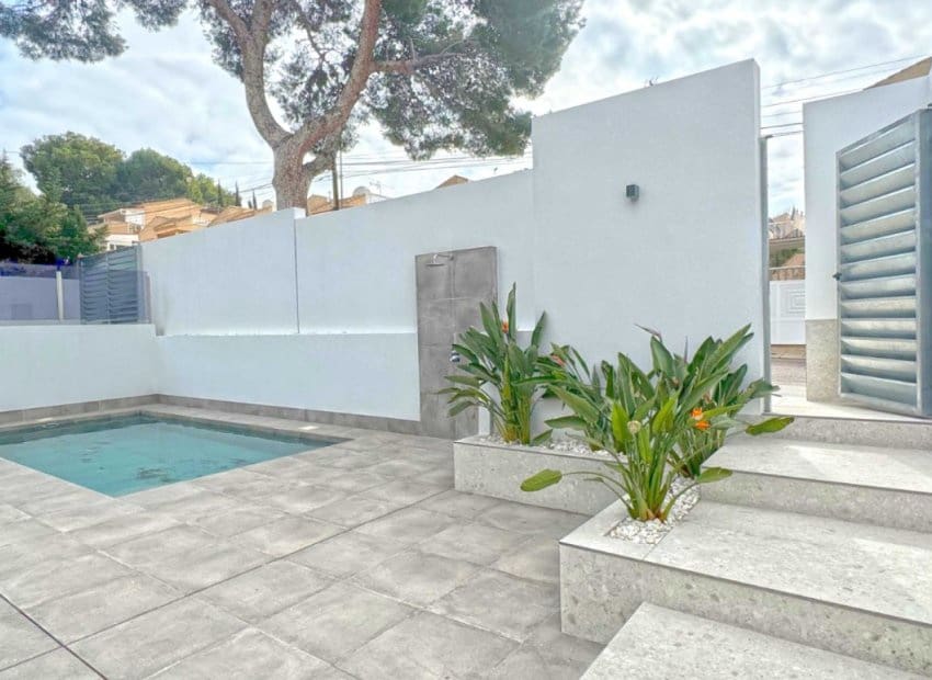 Chalet de 4 habitaciones en Los Balcones en venta con piscina - 495.000 € (Ref: 8829978)