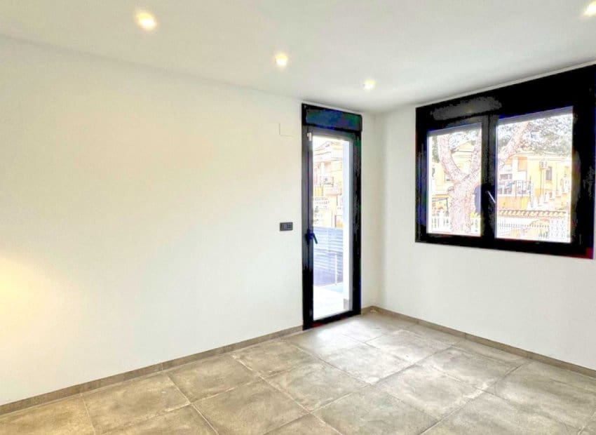 Chalet de 4 habitaciones en Los Balcones en venta con piscina - 495.000 € (Ref: 8829978)