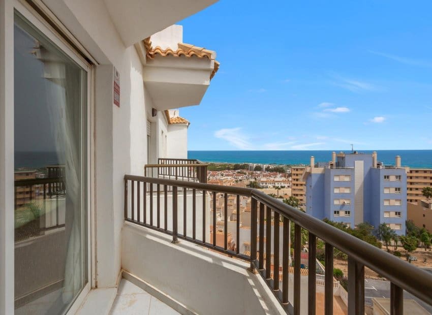 3 quarto Penthouse para venda em Torrevieja com piscina - 180 000 € (Ref: 8829982)