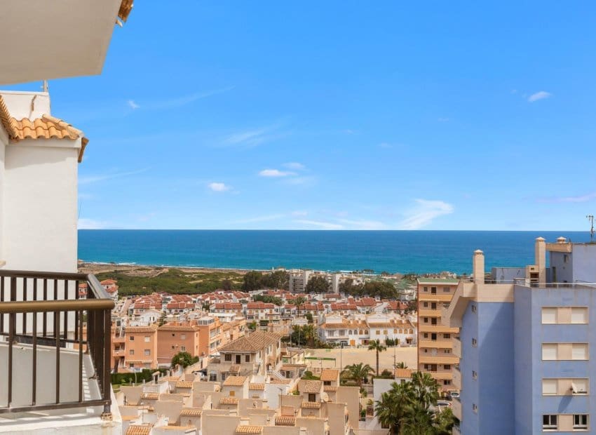 3 quarto Penthouse para venda em Torrevieja com piscina - 180 000 € (Ref: 8829982)