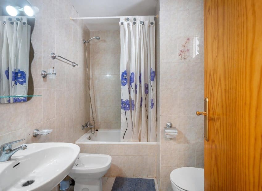 3 quarto Penthouse para venda em Torrevieja com piscina - 180 000 € (Ref: 8829982)