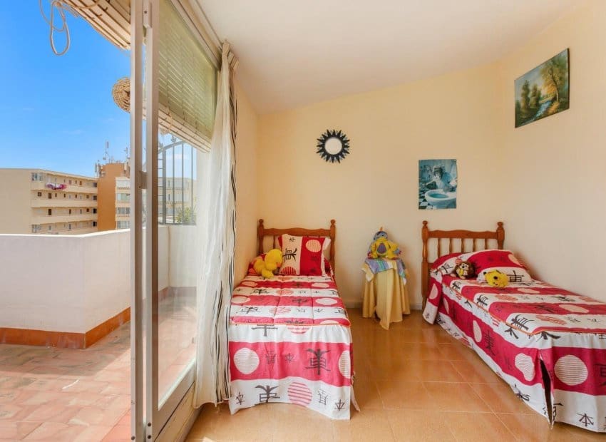 3 quarto Penthouse para venda em Torrevieja com piscina - 180 000 € (Ref: 8829982)