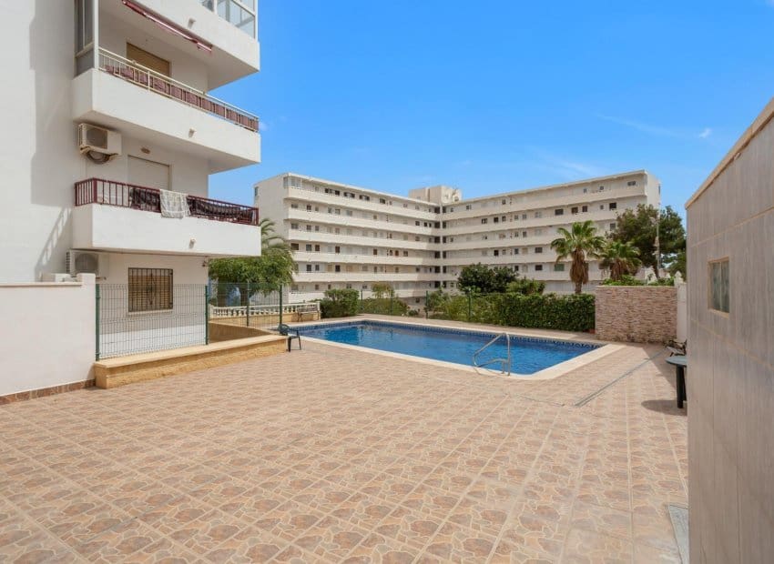 3 quarto Penthouse para venda em Torrevieja com piscina - 180 000 € (Ref: 8829982)