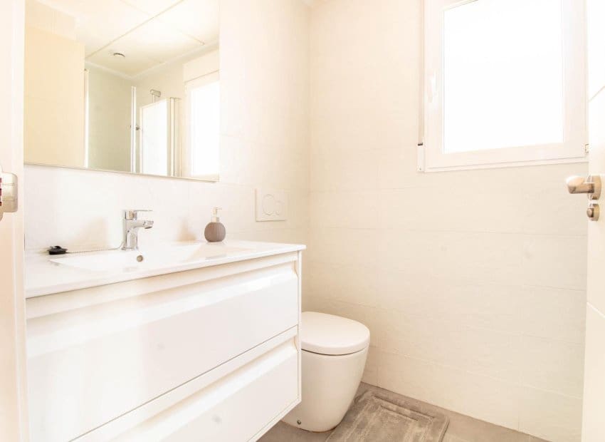 2 quarto Bungalow para venda em Punta Prima com piscina - 294 000 € (Ref: 8845851)