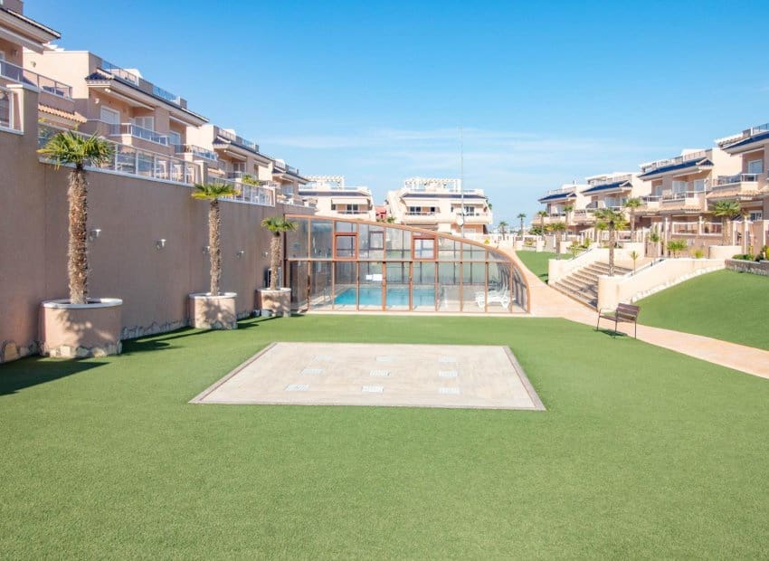 2 quarto Bungalow para venda em Punta Prima com piscina - 294 000 € (Ref: 8845851)