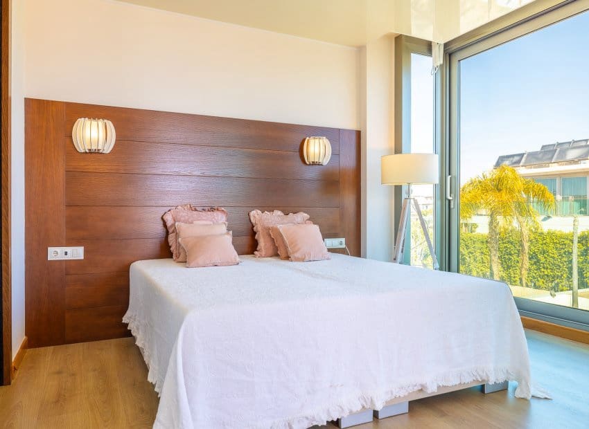 2 soveværelse Villa til salg i La Zenia med swimmingpool - € 1.100.000 (Ref: 8861676)