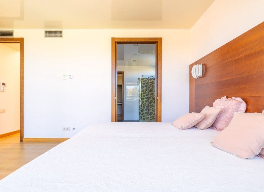 2 soveværelse Villa til salg i La Zenia med swimmingpool - € 1.100.000 (Ref: 8861676)