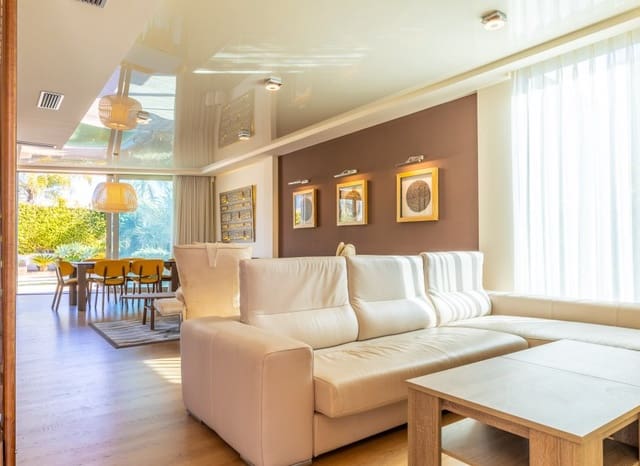 2 sypialnia Willa na sprzedaż w La Zenia, Orihuela z basenem - 1 100 000 € (Ref: 8861676)