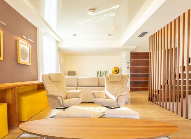 2 sypialnia Willa na sprzedaż w La Zenia, Orihuela z basenem - 1 100 000 € (Ref: 8861676)