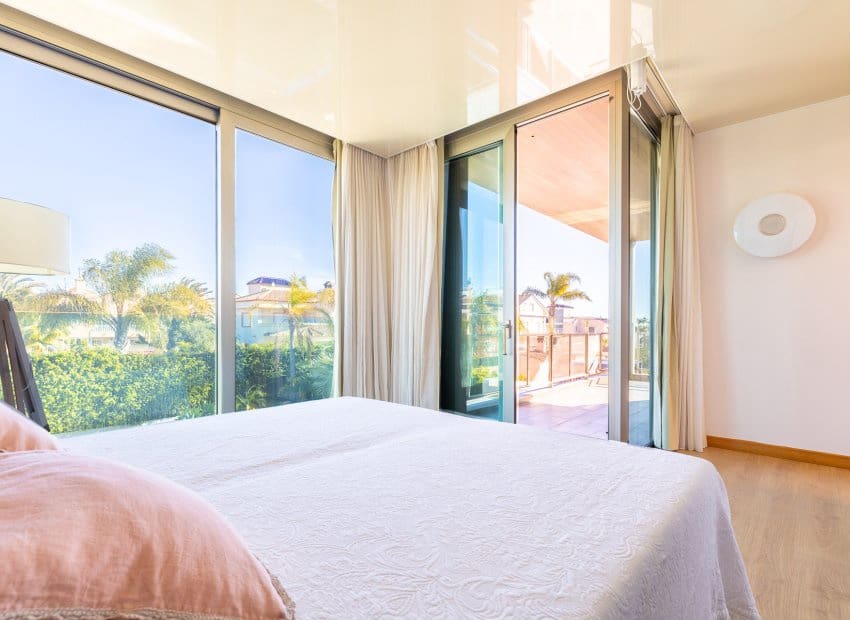 2 soveværelse Villa til salg i La Zenia med swimmingpool - € 1.100.000 (Ref: 8861676)