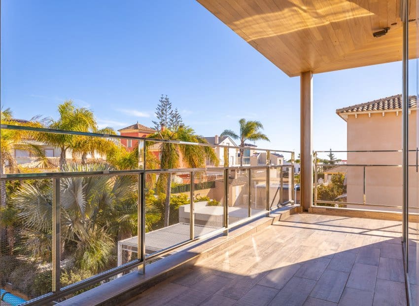 2 soveværelse Villa til salg i La Zenia med swimmingpool - € 1.100.000 (Ref: 8861676)