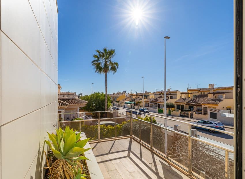 2 soveværelse Villa til salg i La Zenia med swimmingpool - € 1.100.000 (Ref: 8861676)