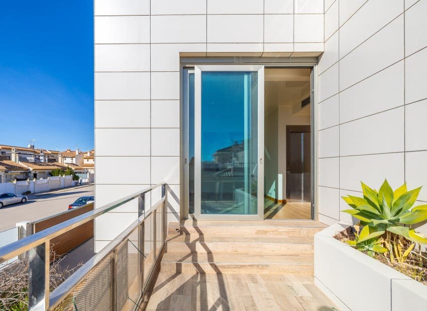 2 soveværelse Villa til salg i La Zenia med swimmingpool - € 1.100.000 (Ref: 8861676)