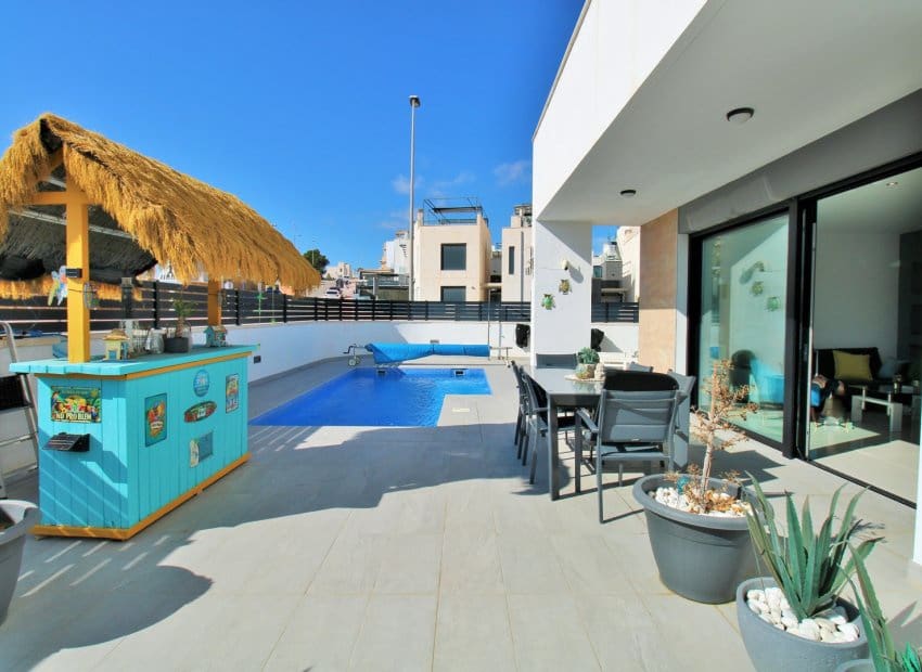 3 camera da letto Villa in vendita in Villamartin con piscina - 405.000 € (Rif: 8861677)