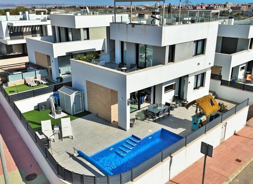 3 camera da letto Villa in vendita in Villamartin con piscina - 405.000 € (Rif: 8861677)