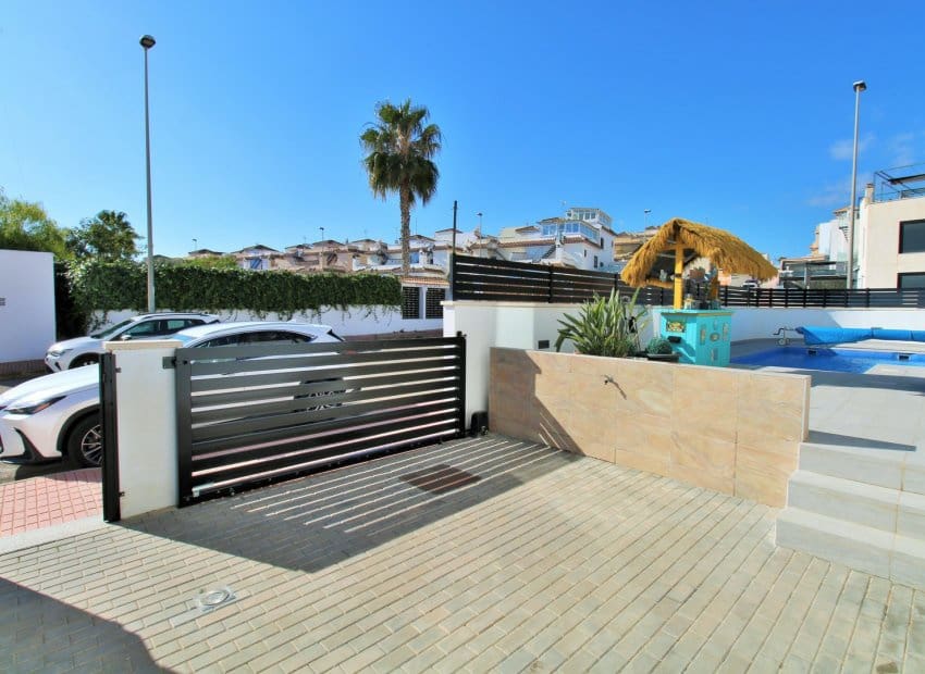 3 camera da letto Villa in vendita in Villamartin con piscina - 405.000 € (Rif: 8861677)