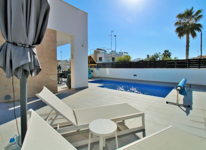 3 camera da letto Villa in vendita in Villamartin con piscina - 405.000 € (Rif: 8861677)