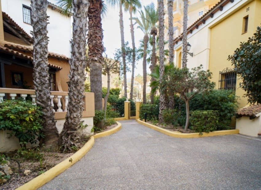 3 soverom Penthouse til salgs i Torrevieja med svømmebasseng - € 320 000 (Ref: 8861680)