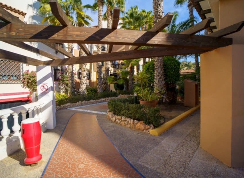 3 soverom Penthouse til salgs i Torrevieja med svømmebasseng - € 320 000 (Ref: 8861680)