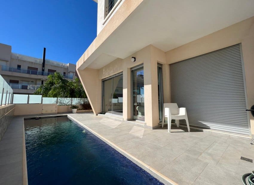 3 soveværelse Villa til salg i Pilar de la Horadada med swimmingpool - € 535.000 (Ref: 8904607)