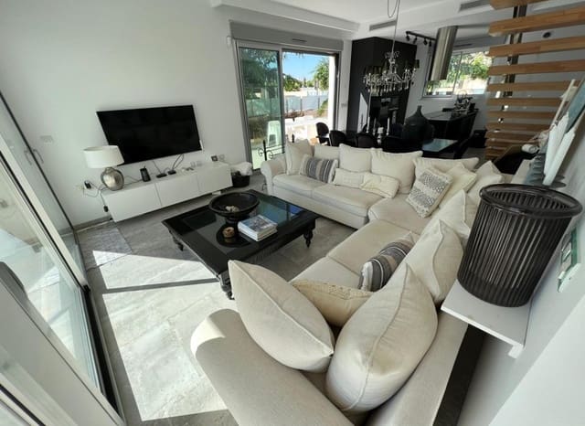 3 bedroom Villa for sale in Mil Palmeras, Orihuela with pool - € 535,000 (Ref: 8904607)