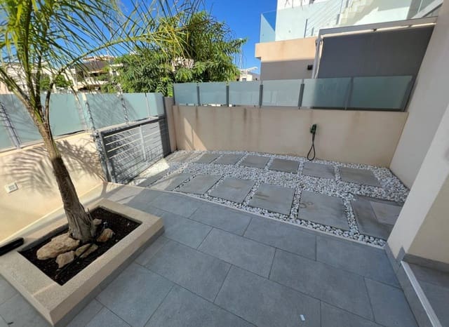 3 bedroom Villa for sale in Mil Palmeras, Orihuela with pool - € 535,000 (Ref: 8904607)