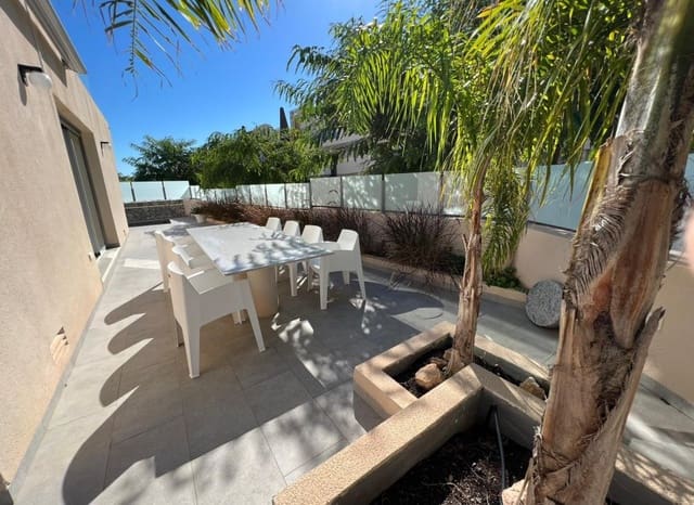 3 bedroom Villa for sale in Mil Palmeras, Orihuela with pool - € 535,000 (Ref: 8904607)