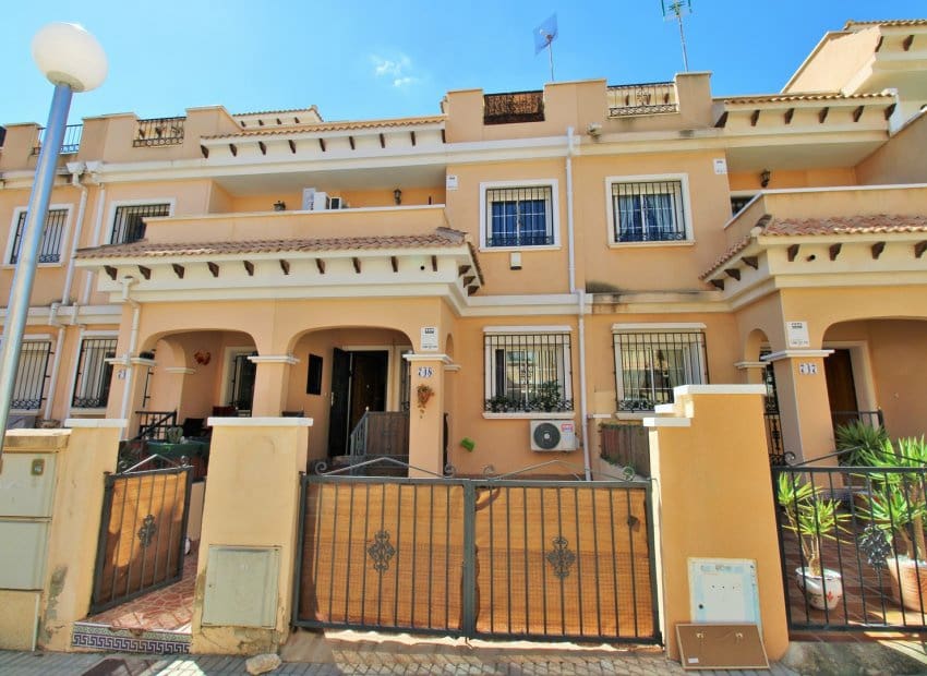 3 soverom Hus til salgs i Villamartin med svømmebasseng - € 164 900 (Ref: 8904617)