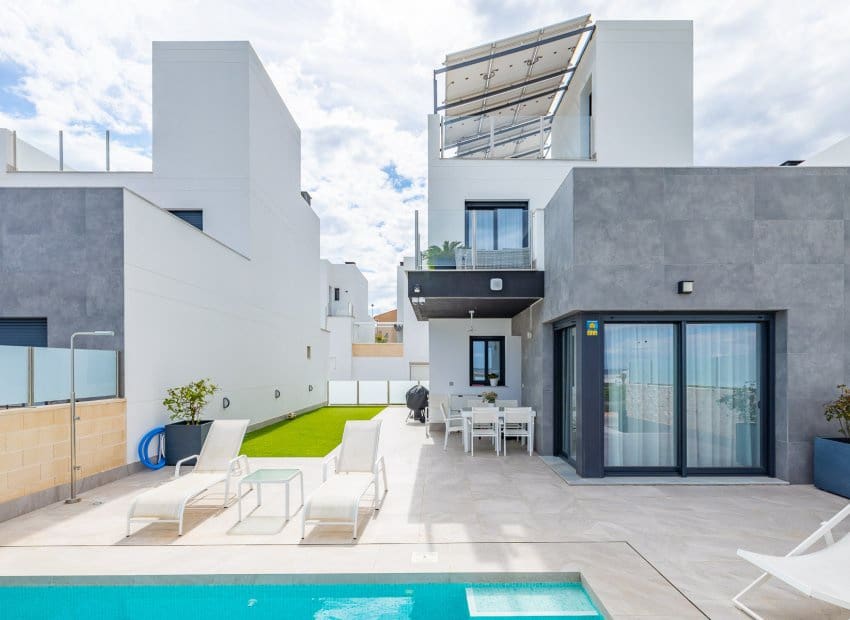 3 chambre Villa/Maison à vendre à Los Balcones avec piscine - 670 000 € (Ref: 8904619)