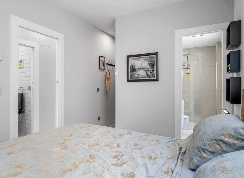 4 chambre Villa/Maison à vendre à Villamartin avec piscine - 449 000 € (Ref: 8913603)