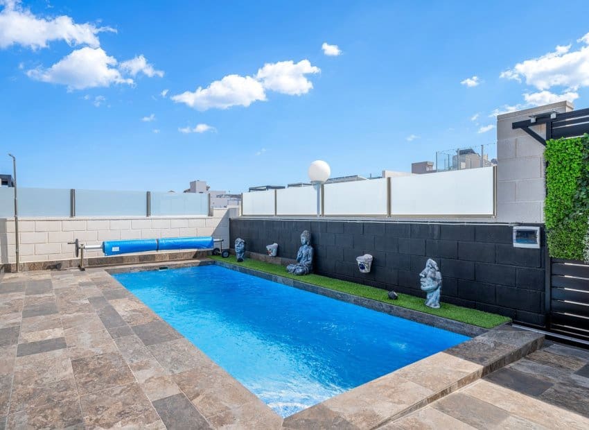 4 chambre Villa/Maison à vendre à Villamartin avec piscine - 449 000 € (Ref: 8913603)