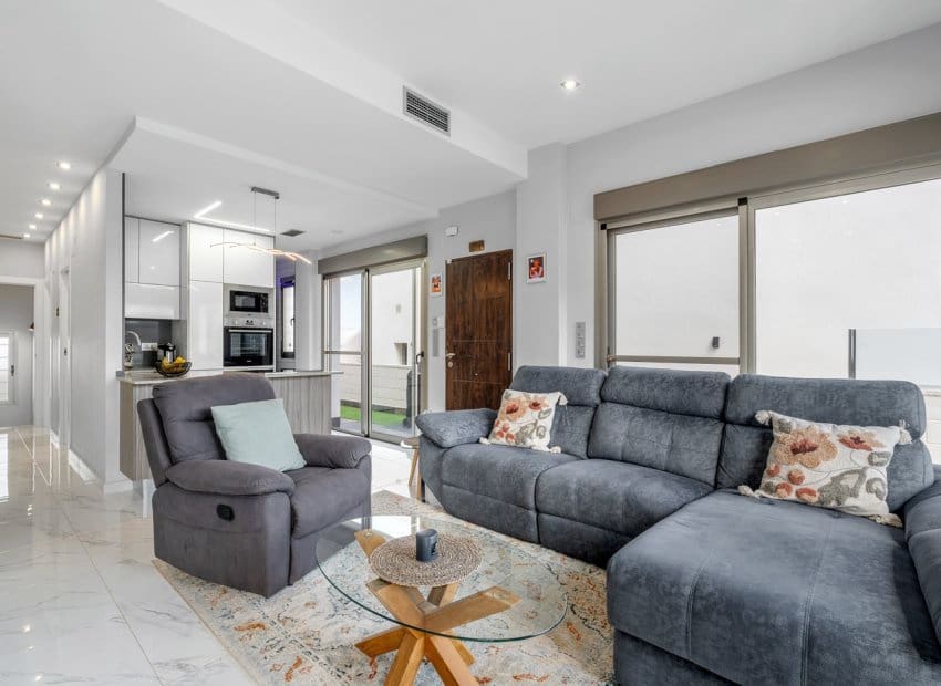 4 chambre Villa/Maison à vendre à Villamartin avec piscine - 449 000 € (Ref: 8913603)