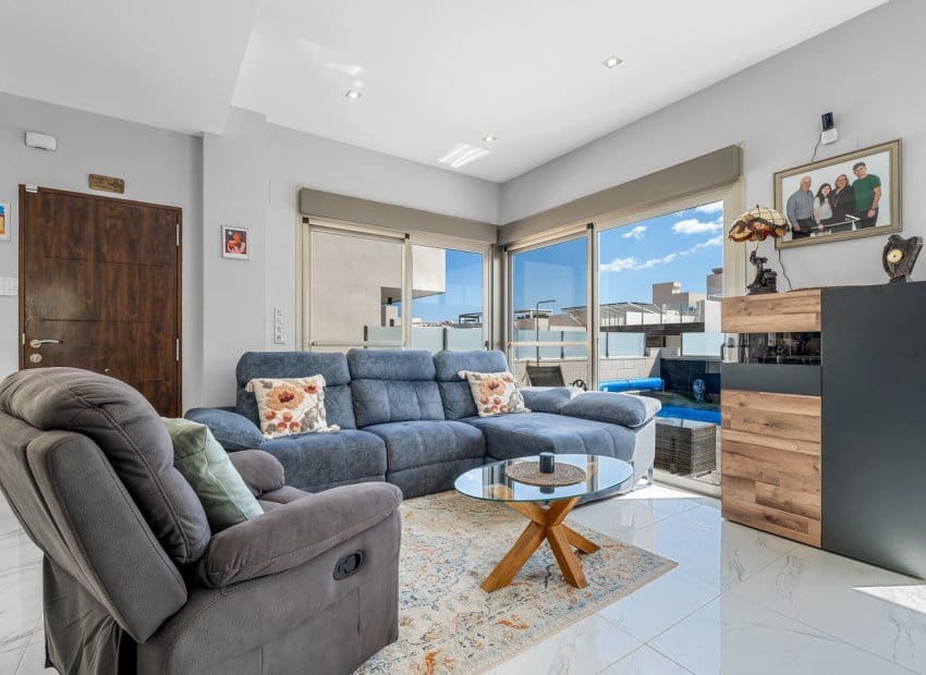 4 chambre Villa/Maison à vendre à Villamartin avec piscine - 449 000 € (Ref: 8913603)