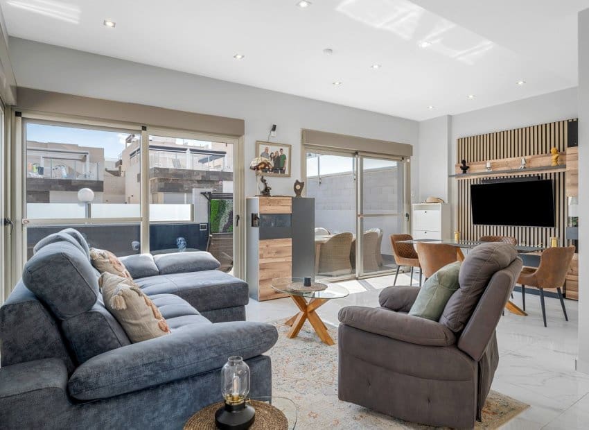 4 chambre Villa/Maison à vendre à Villamartin avec piscine - 449 000 € (Ref: 8913603)