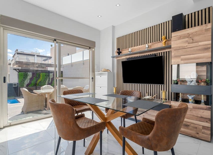 4 chambre Villa/Maison à vendre à Villamartin avec piscine - 449 000 € (Ref: 8913603)