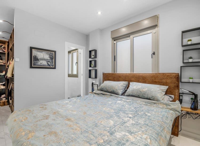 4 chambre Villa/Maison à vendre à Villamartin avec piscine - 449 000 € (Ref: 8913603)