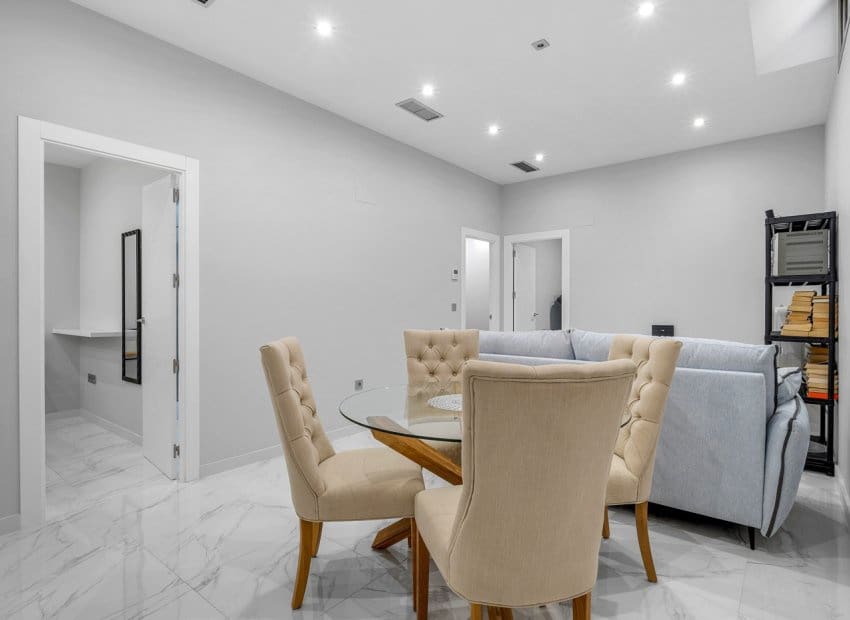 4 chambre Villa/Maison à vendre à Villamartin avec piscine - 449 000 € (Ref: 8913603)