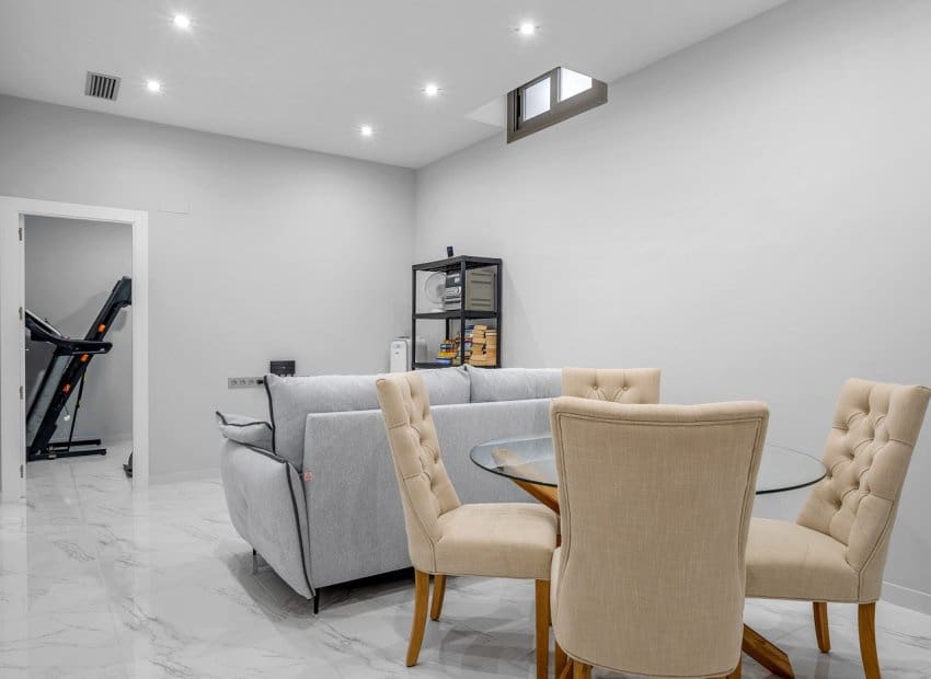 4 chambre Villa/Maison à vendre à Villamartin avec piscine - 449 000 € (Ref: 8913603)