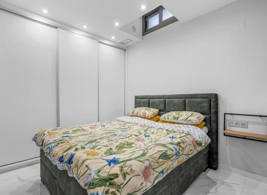 4 chambre Villa/Maison à vendre à Villamartin avec piscine - 449 000 € (Ref: 8913603)