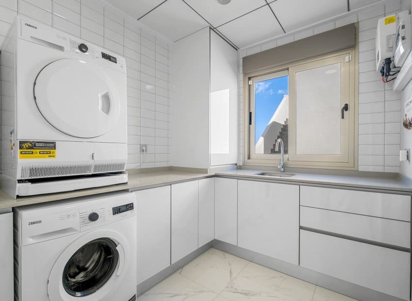 4 chambre Villa/Maison à vendre à Villamartin avec piscine - 449 000 € (Ref: 8913603)