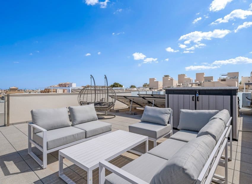 4 chambre Villa/Maison à vendre à Villamartin avec piscine - 449 000 € (Ref: 8913603)