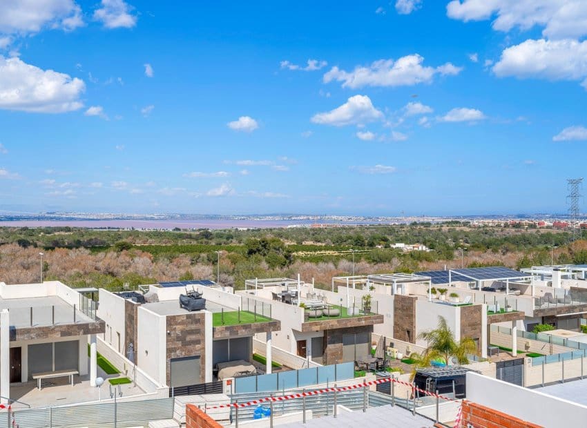 4 chambre Villa/Maison à vendre à Villamartin avec piscine - 449 000 € (Ref: 8913603)