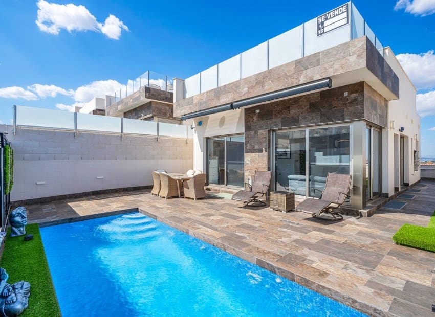 4 chambre Villa/Maison à vendre à Villamartin avec piscine - 449 000 € (Ref: 8913603)