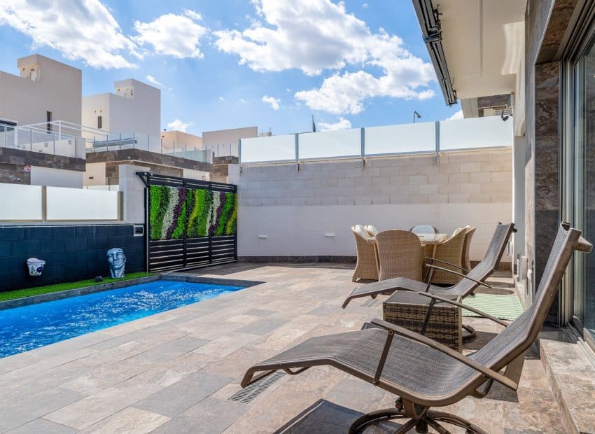 4 chambre Villa/Maison à vendre à Villamartin avec piscine - 449 000 € (Ref: 8913603)